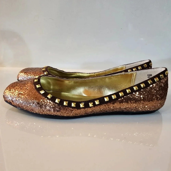 Nicole Miller bronze flats perfect for adding sparkle to any outfit Size 6.5 - Picture 2 of 7